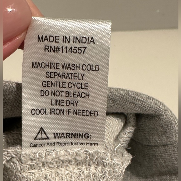 NWT THML “Simply Chic” Eyelet Ruffle Sleeve Sweatshirt Women’s Size Medium - Picture 6 of 6